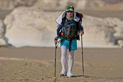 Monica Otero e os 250 Km no Deserto do Saara. (Wouter Kingma/divulgação)